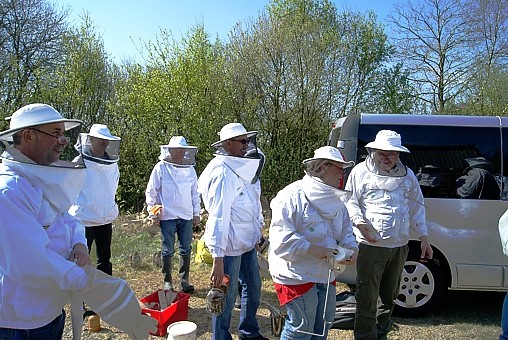Stages de formation en apiculture avec Christine et Bernard NICOLLET