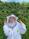 Apiculteur débutant, la fierté de pouvoir s'occuper d'abeilles